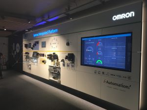 Omron produzione flessibile automazione armonizzata Innovation Lab Milano