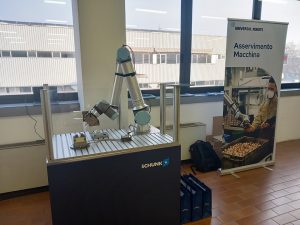 Universal Robots applicazioni cobot Brescia metalmeccanico asservimento Schunk