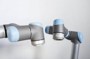 3777_UniversalRobotsUR10_UR5_Closeup02