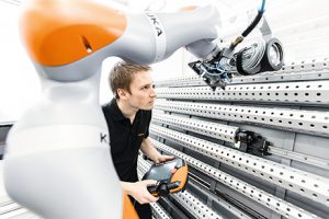 robot Kuka smart manufacturing Mecspe 2018