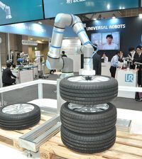 Universal Robots crescita cobot 2023 pallettizzazione automazione