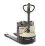 Crown transpallet elettrico compatto movimentazione materiali spazi ridotti