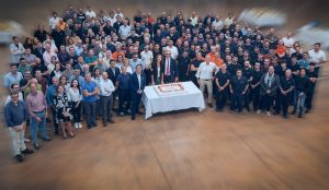 Cavanna anniversario 65 anni packaging foto gruppo dipendenti