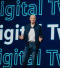 Siemens AI industriale avanzata digital twin metaverso Roland Busch CES Las Vegas