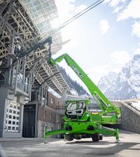 Merlo sollevatore telescopico manutenzione funivia SkyWay Monte Bianco